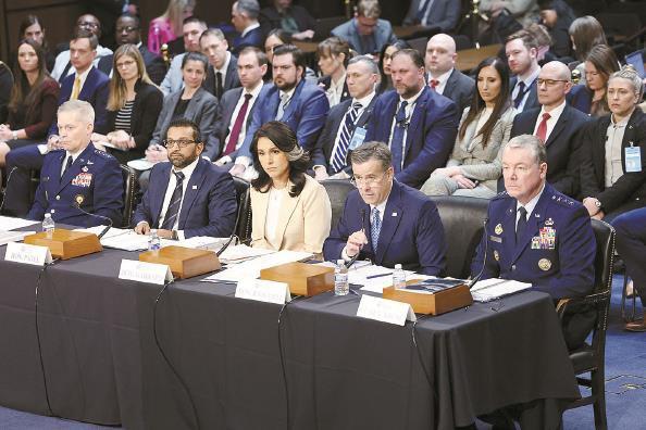 美海军情报局局长称，中国军力仍存在两大短板，美国会听证会瞬间安静下来！

据南华