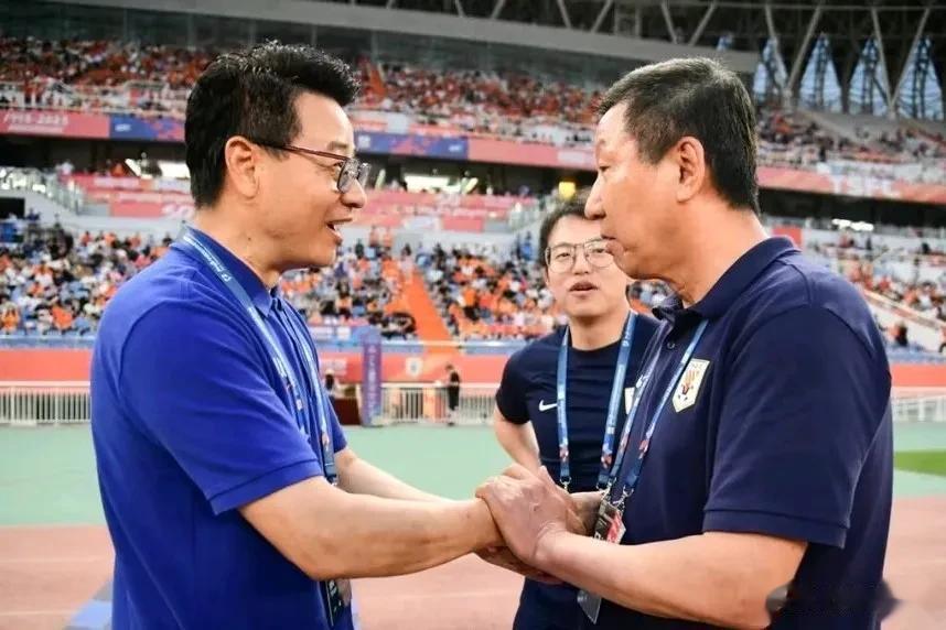 吴金贵不知趣？申花高层逼宫，做法太过，不近人情。
  足协杯夺冠，吴金贵超额完成