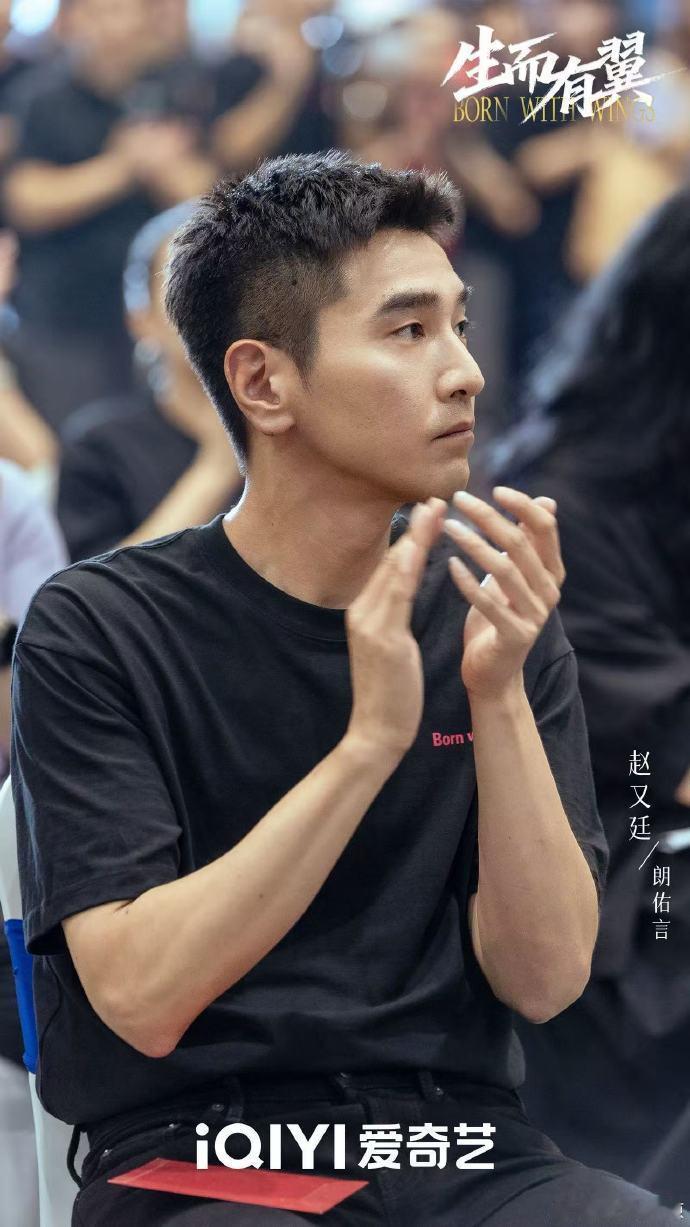 赵又廷短发  《生而有翼》官宣开机的消息真的是太好了呀，很喜欢赵又廷短发，干脆的