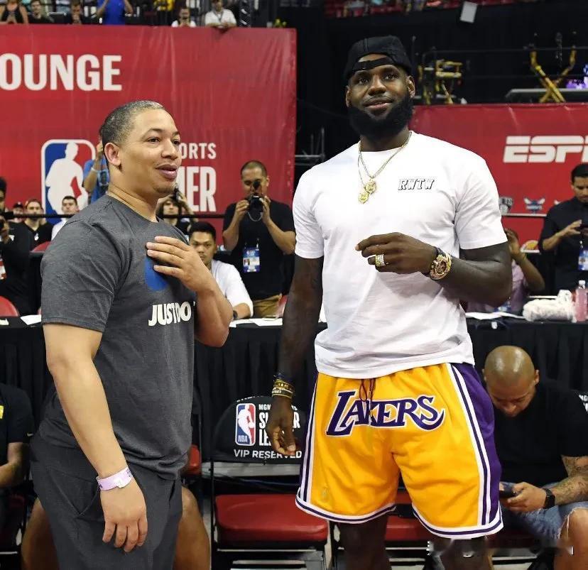 湖人队主教练职位主要候选人名单：

迈克·布登霍尔泽
肯尼·阿特金森
JJ雷迪克