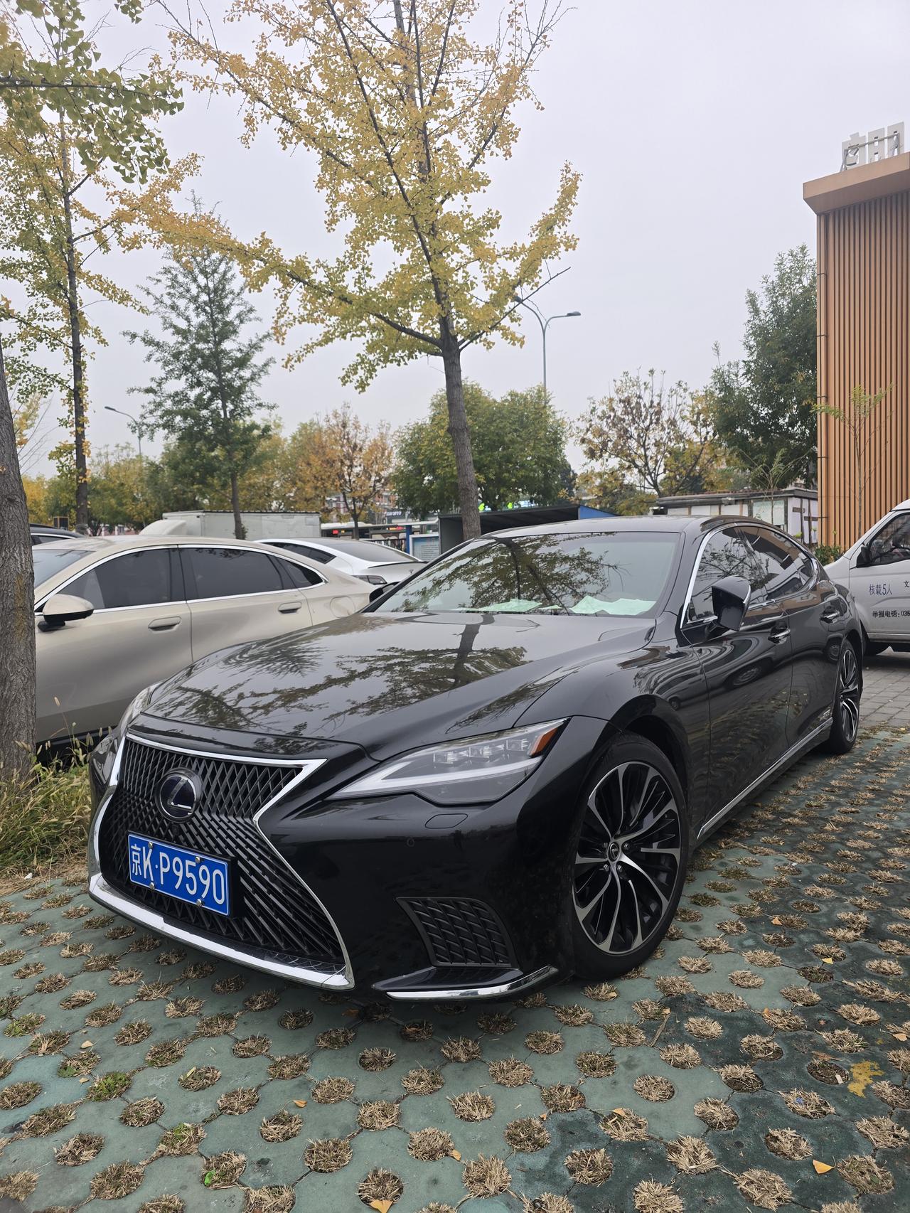 老远看以为是雷克萨斯es呢 结果是大哥【来自懂车帝车友圈】