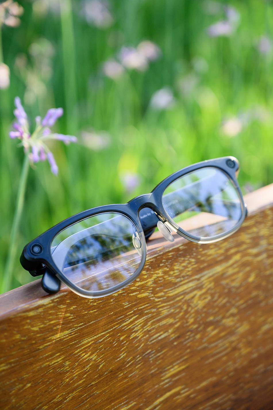 最近这个AI眼镜是真的很火，搞得我想要入手一副能够日常佩戴，又能满足各种使用的A