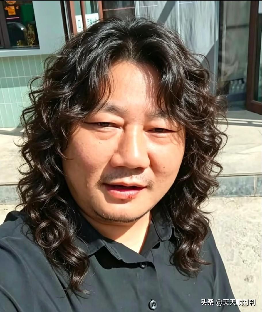快来看看张总适合哪个发型
张雪在新疆理发，网友操碎了心。大型云理发现场！

超短