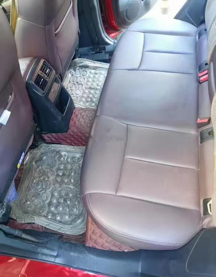 网友线下见面，在车内发生关系后女方报警遭强奸，双方在车内有亲密行为，女方收取30
