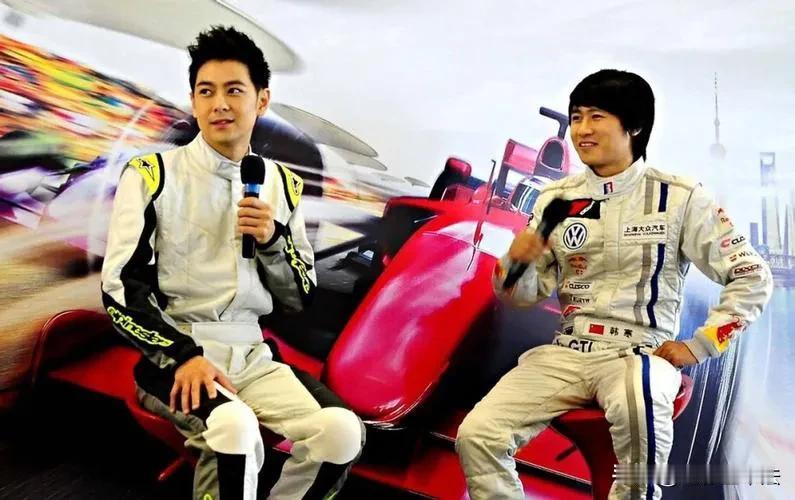 娱乐圈最传奇的明星车手是谁？当属林志颖，没有之一。

因为他是华语娱乐圈拿了赛车