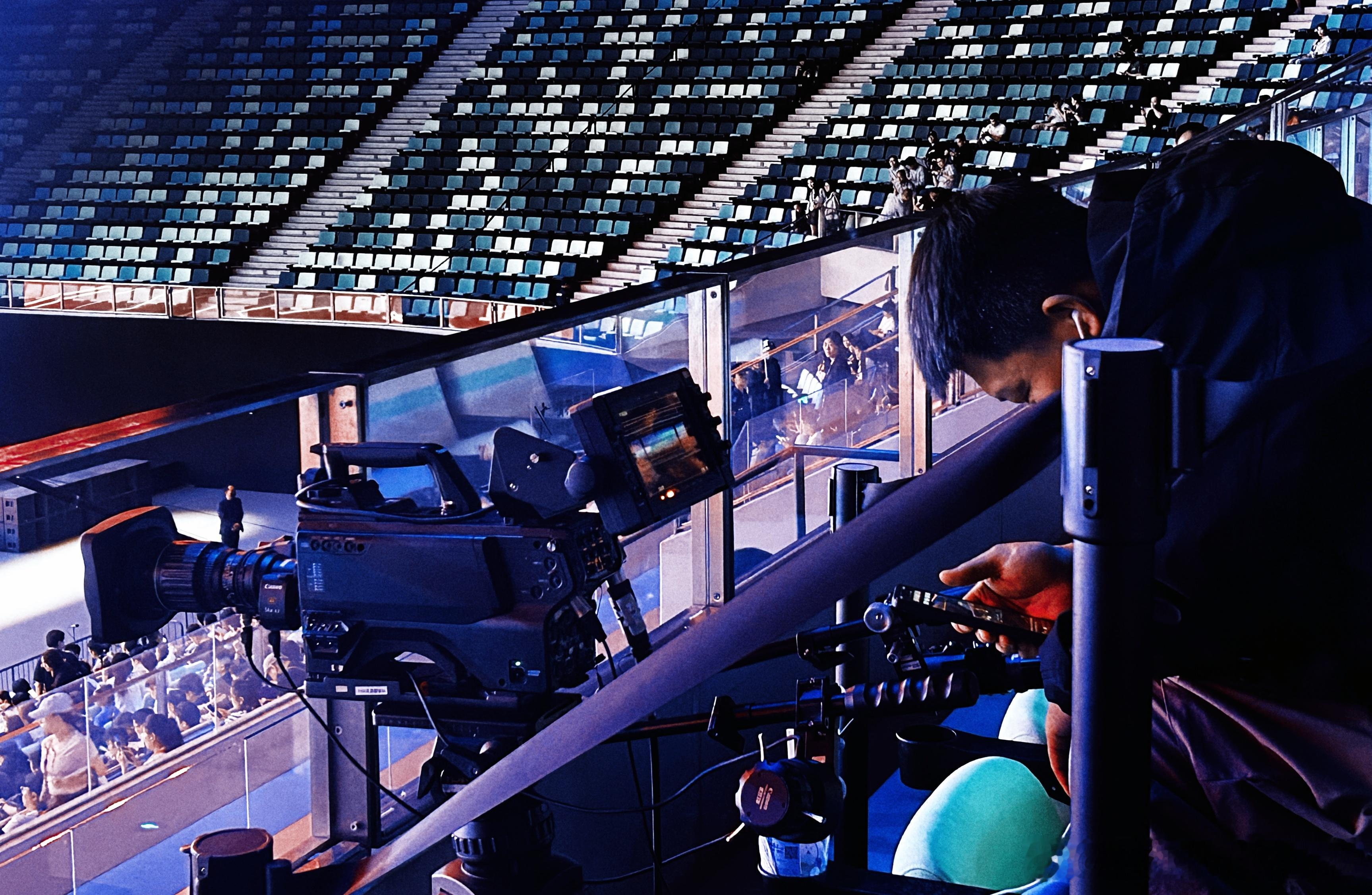 鸿蒙智行今年第一炮开打 