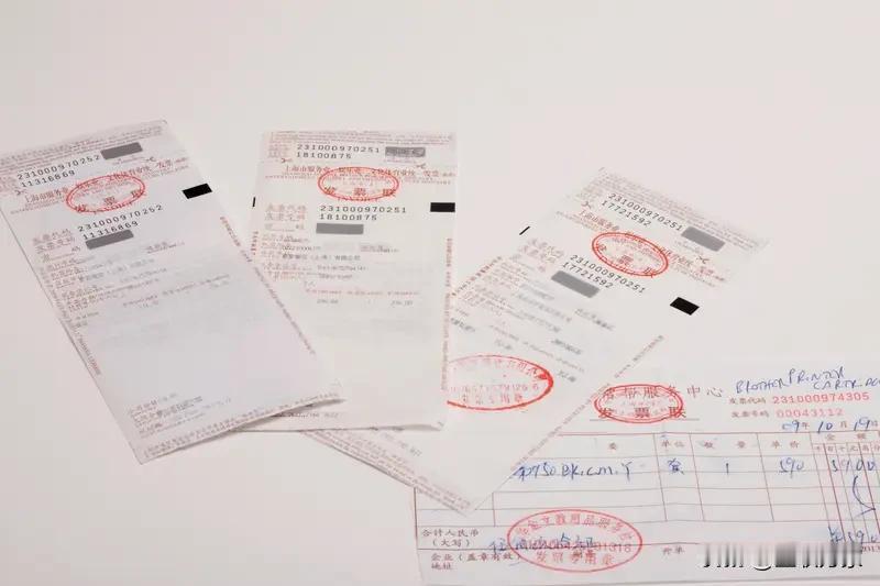 10个人热热闹闹去聚餐，吃完竟有9个人拍拍屁股开溜，只剩下一个人面对千元账单，这