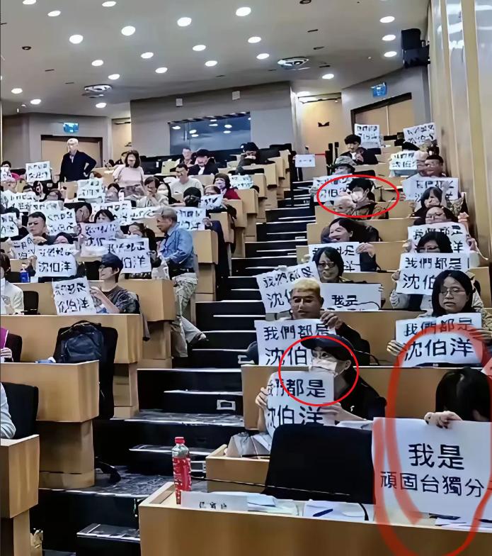 希望这位同学自信一点，勇敢露出你的脸！
所谓的“黑熊学院”，就是一群不知天高地厚