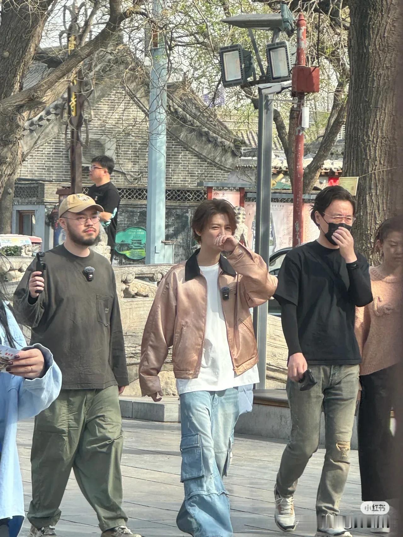 谁见到鹿晗了
第三视视角