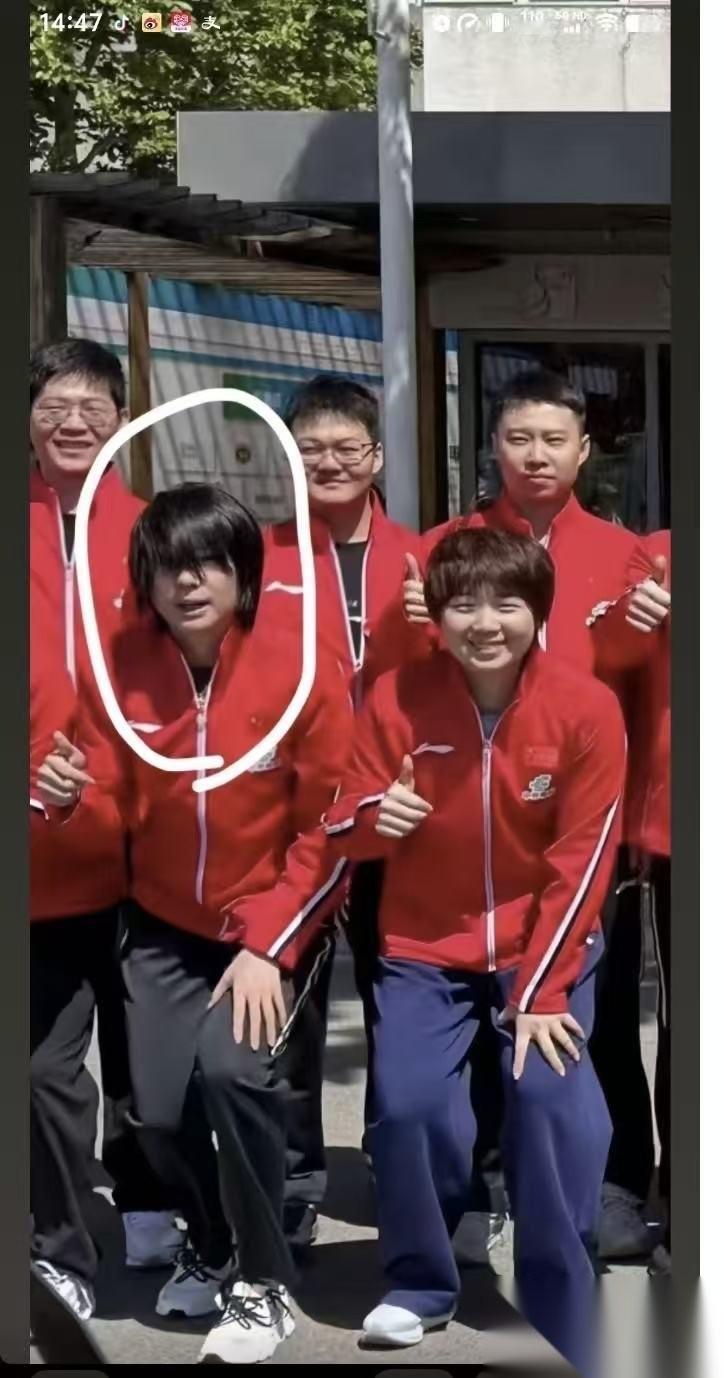 头条创作训练营发型真的挺重要的！哈哈有点儿想笑。陈熠也没想到自己的短发造型会这么