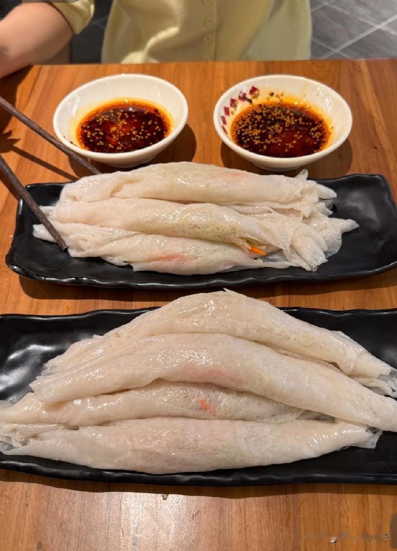 陕西人看过来，这是个啥美食，你能叫出它的名字吗？

得是搅团新吃法不？

今日三