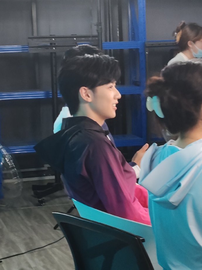 #焉栩嘉被弹幕逗笑##焉栩嘉生图直出# 焉栩嘉活动现场生图直出有！状态好好哇，生