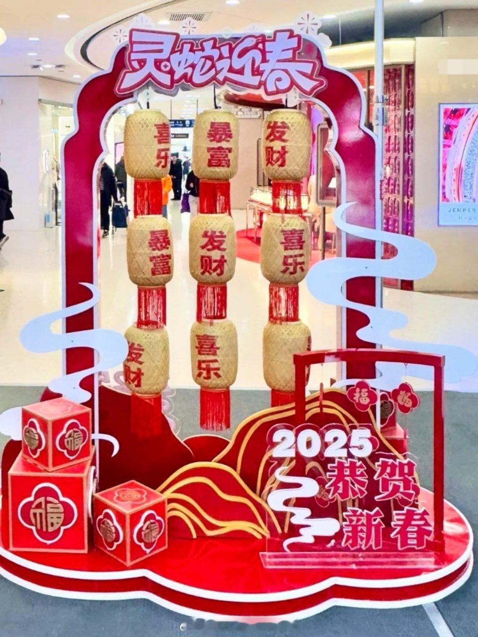余承东小年祝福还是四个字 余承东这波操作太绝了！把新年祝福搞得这么有科技范儿！我