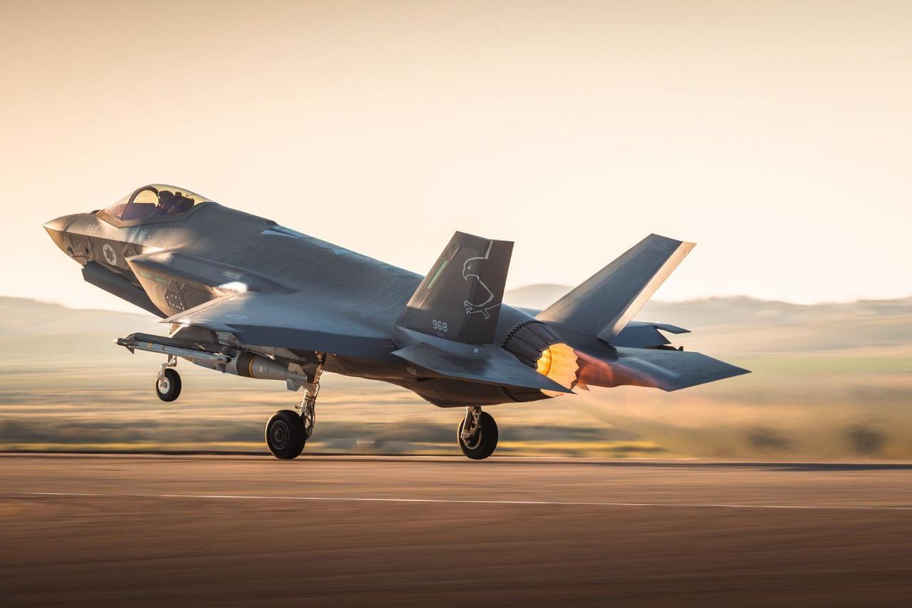 央视新闻报道称，当地时间3月19日，伊朗红新月会负责人表示，截至目前，美国与以色