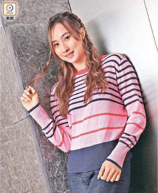 現年19歲的「聲夢小花」鍾柔美（Yumi）早前被踢爆「偽A0」並背負大話精之名，