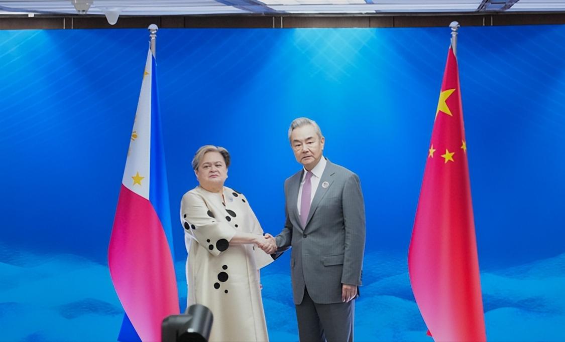菲律宾答应中国了。

当地时间7月22日，中国外交部长王毅在马尼拉和菲律宾外交部