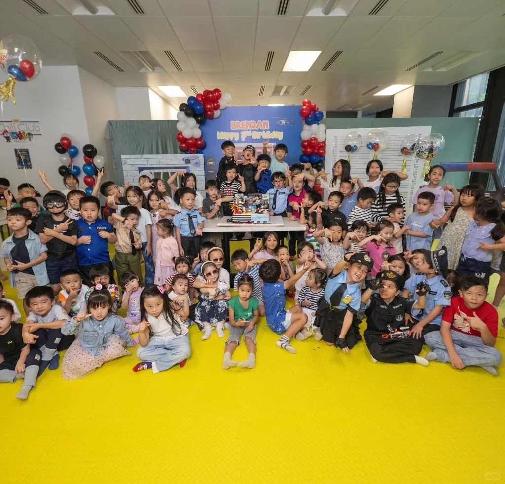 胡杏儿为7岁长子大办生日派对！80个家庭到场 	 44岁视后胡杏儿与李...