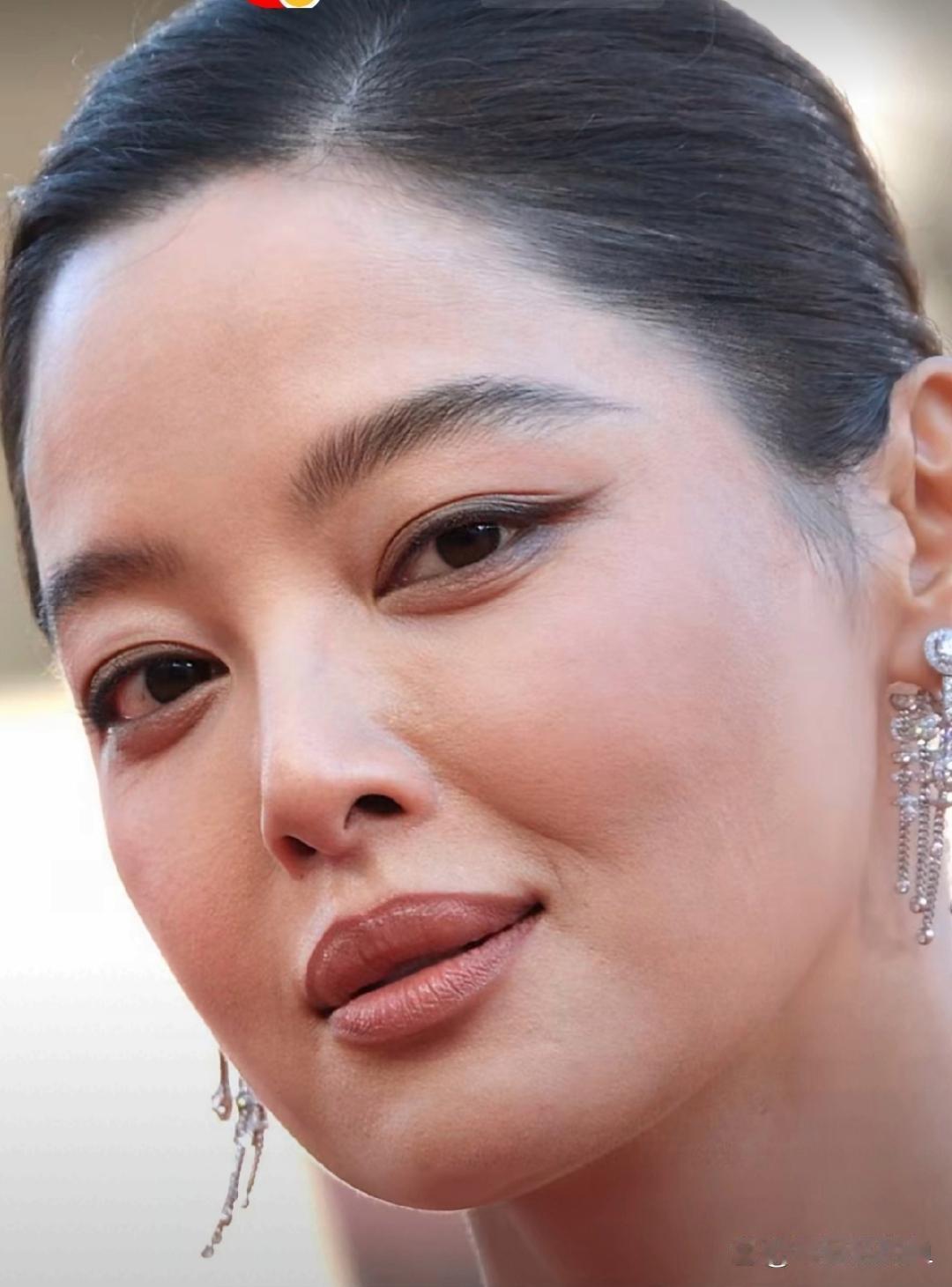 终于看明白辛芷蕾的嘴了。 