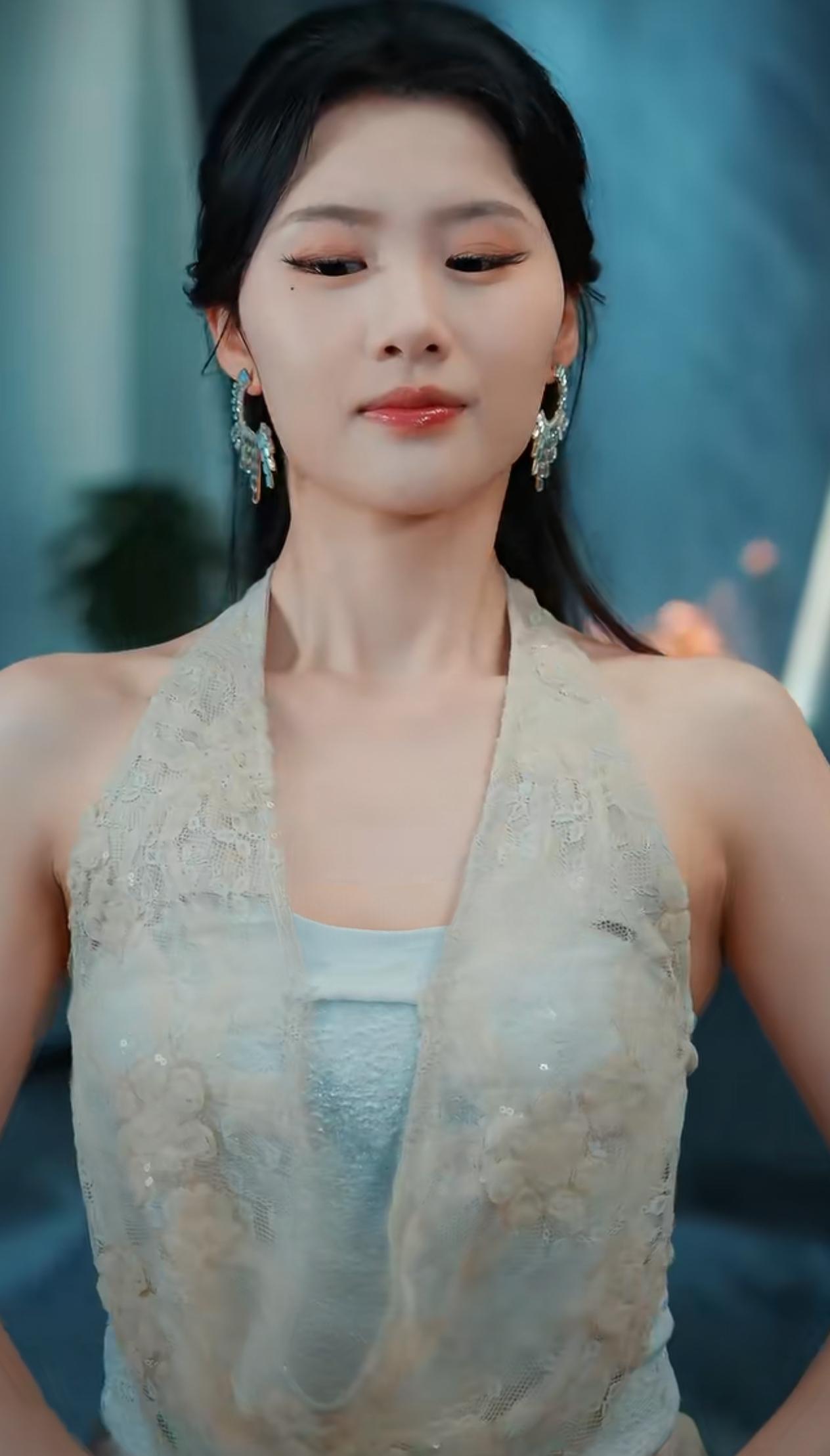 气质穿搭怎么穿才恰到好处?
红果剧场，演员的时尚穿搭。
大家觉得好看吗？