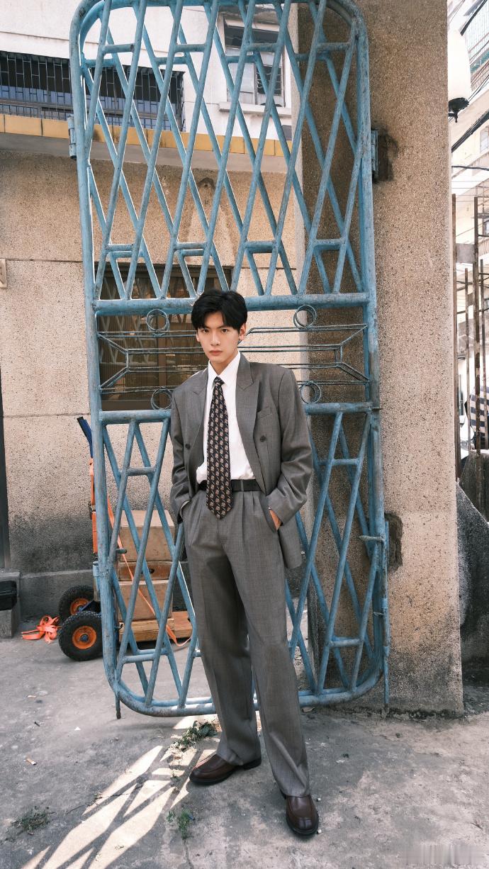 翟潇闻直播  直播有惊喜！小腊肠可爱，翟潇闻念粉丝恩，虎子互动逗趣。期待新岁作品