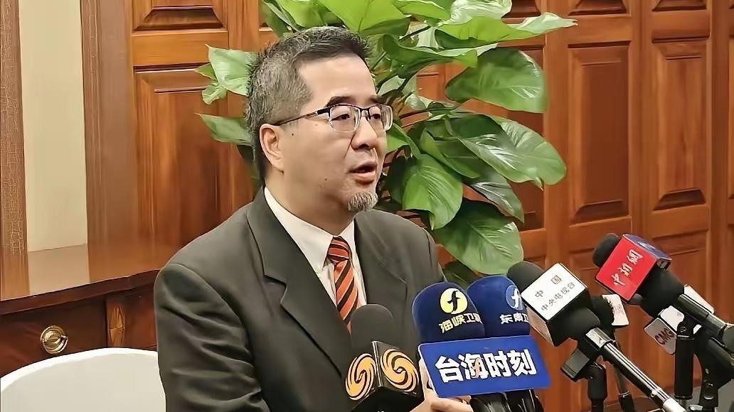 国民党高层喊话碰硬中国底线，自治主张引猜疑，两岸关系陷迷雾。
中国国民党的副主席