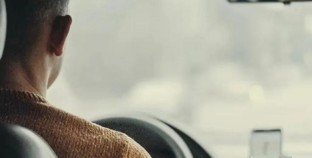 “这就是欠薪的下场！”贵州，一农民工带妻儿,找包工头讨要血汗钱，岂料，包工头纠集