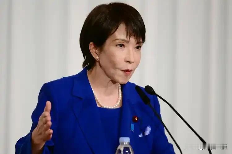不敢来？高市早苗直接缺席北约峰会
 
高调抱紧美国、拼命靠拢北约的日本首相高市早