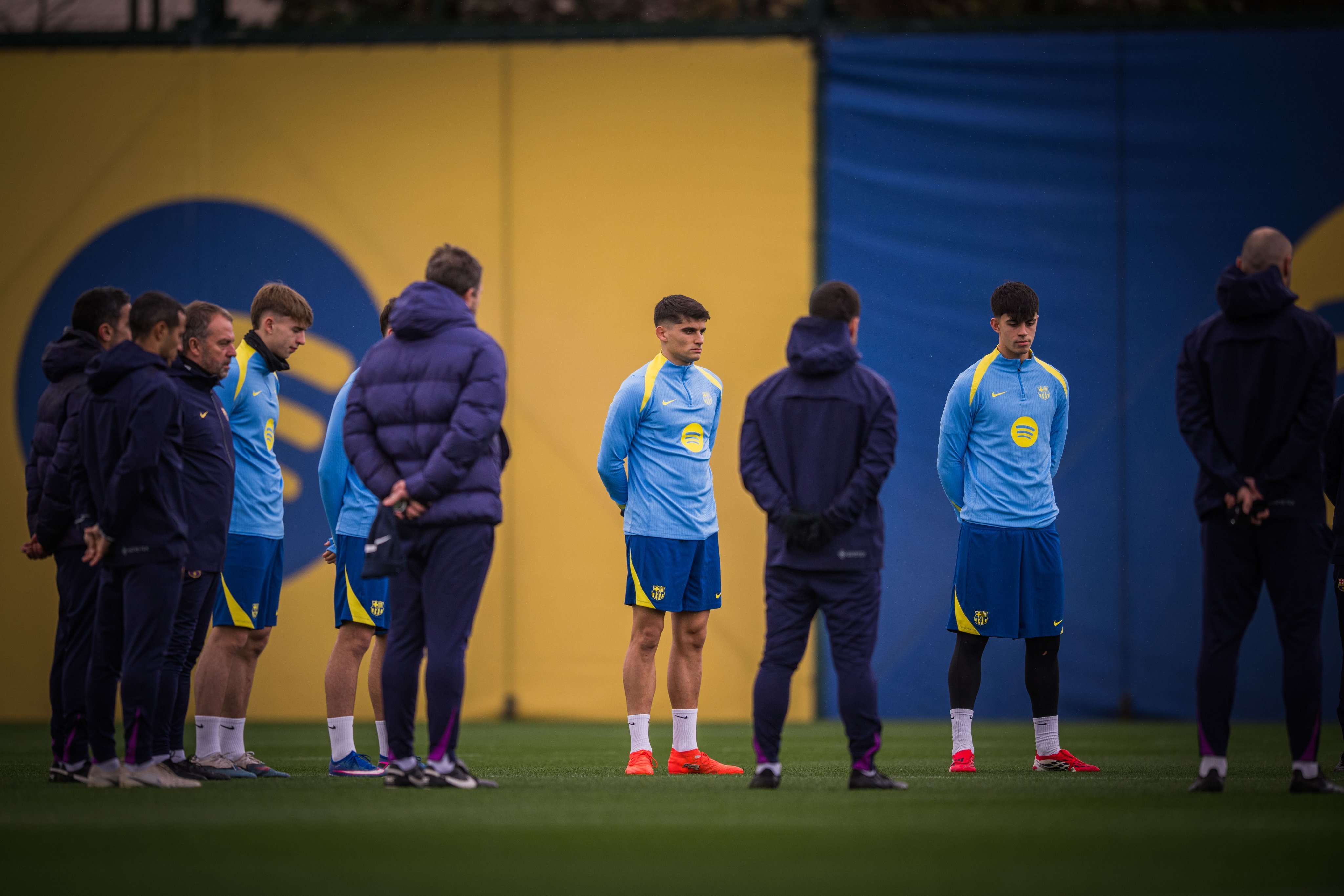 每体：俱乐部安保部门建议球员和教练组在进入训练基地备战塞维利亚比赛之前先去投票。