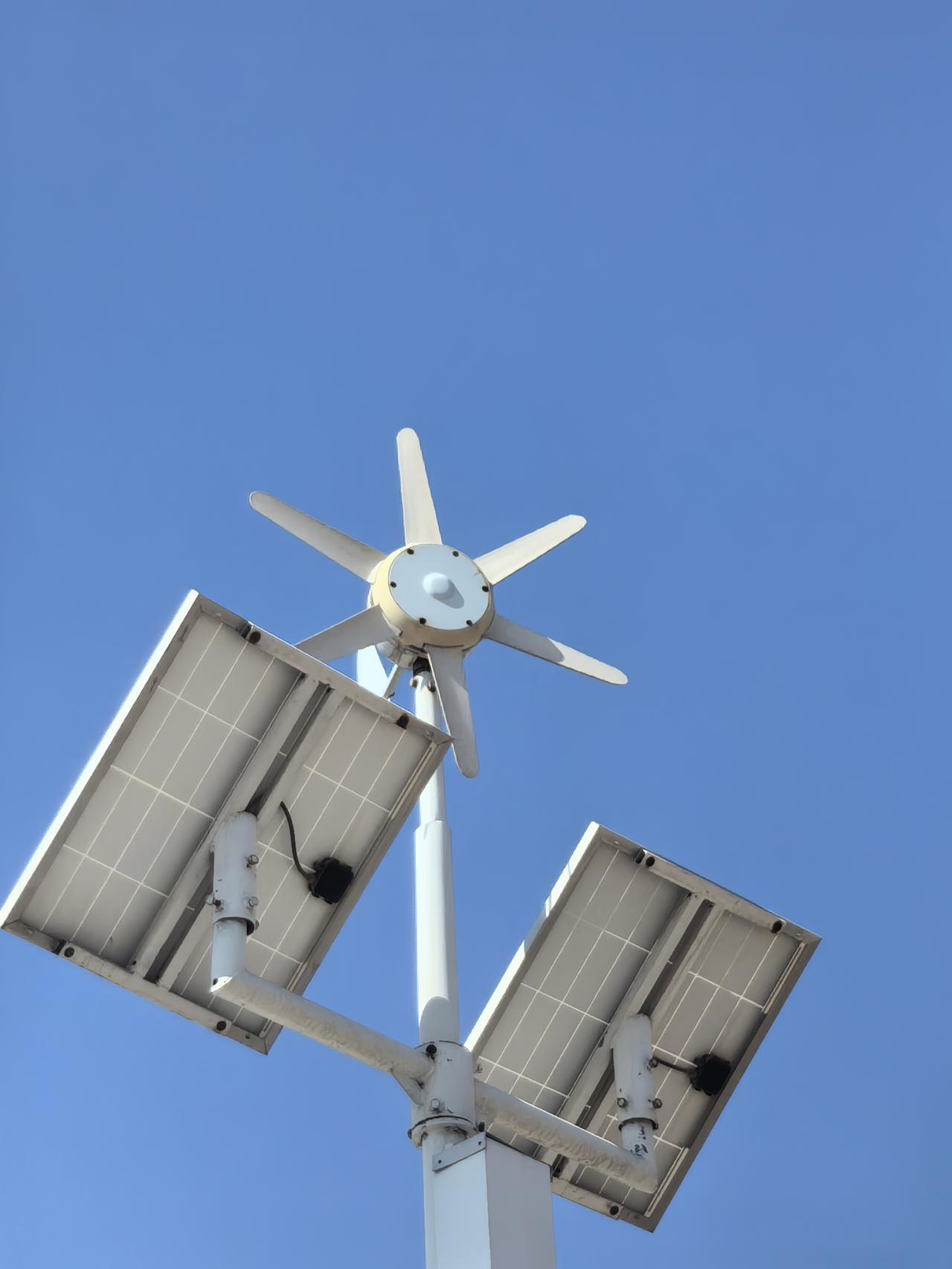 在一个变电所大门口拍的，各位友友们知道这叫什么吗？做什么用的呢？