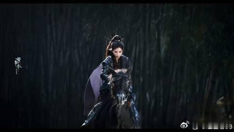 虞书欣云初令高马尾路透 忍不住为虞书欣的帅气高马尾打call！这一身劲装，骑马射