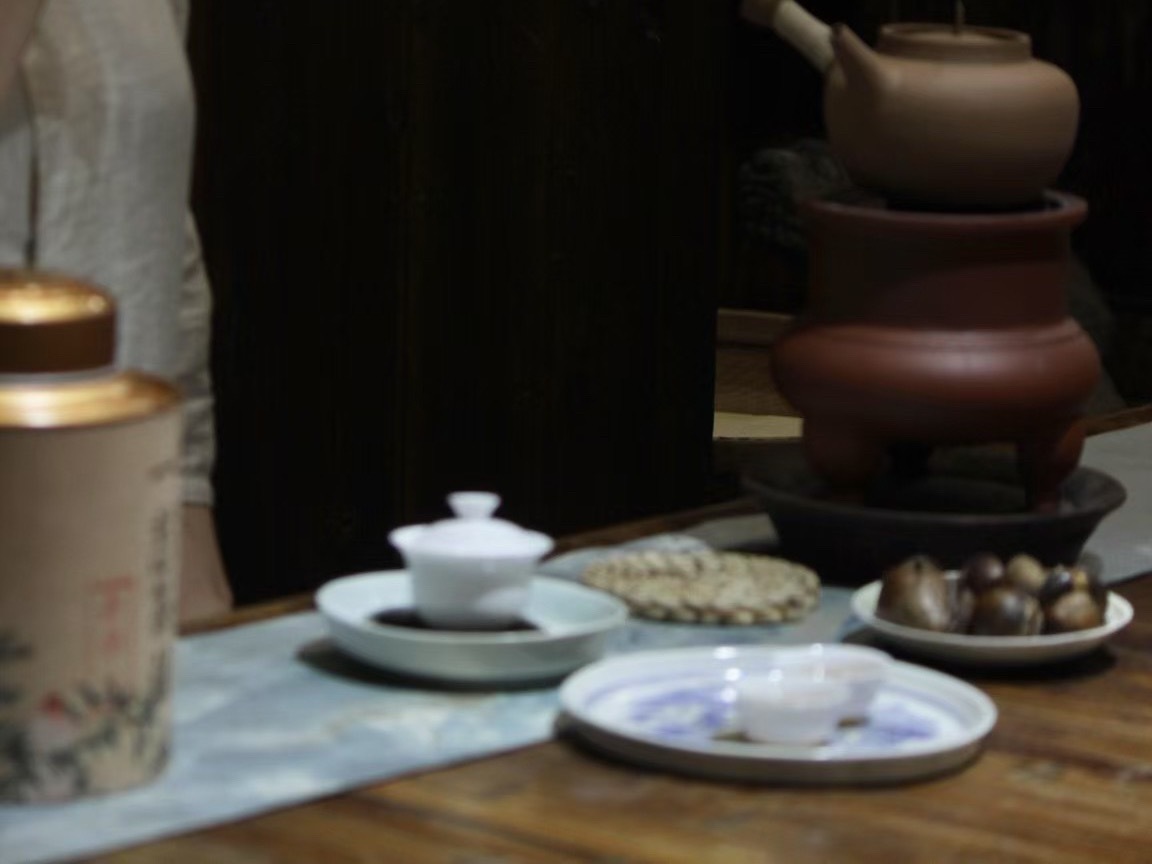 品茶赏器交友  茶生活，原本就没有统一标准，也无需否定他人的喜好。允许别人精致隆