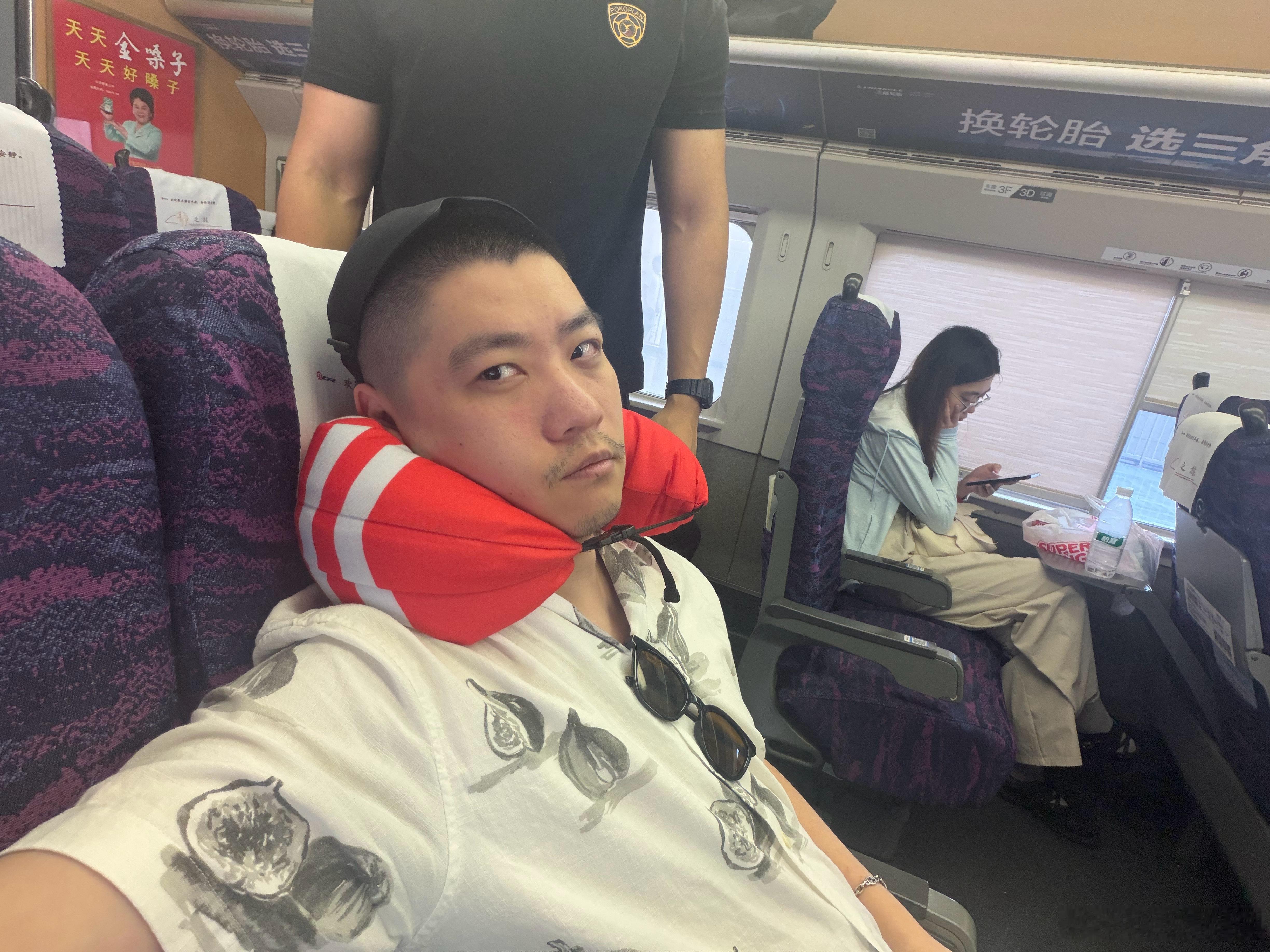 差旅必备的护颈枕[偷笑][偷笑][偷笑] ​​​