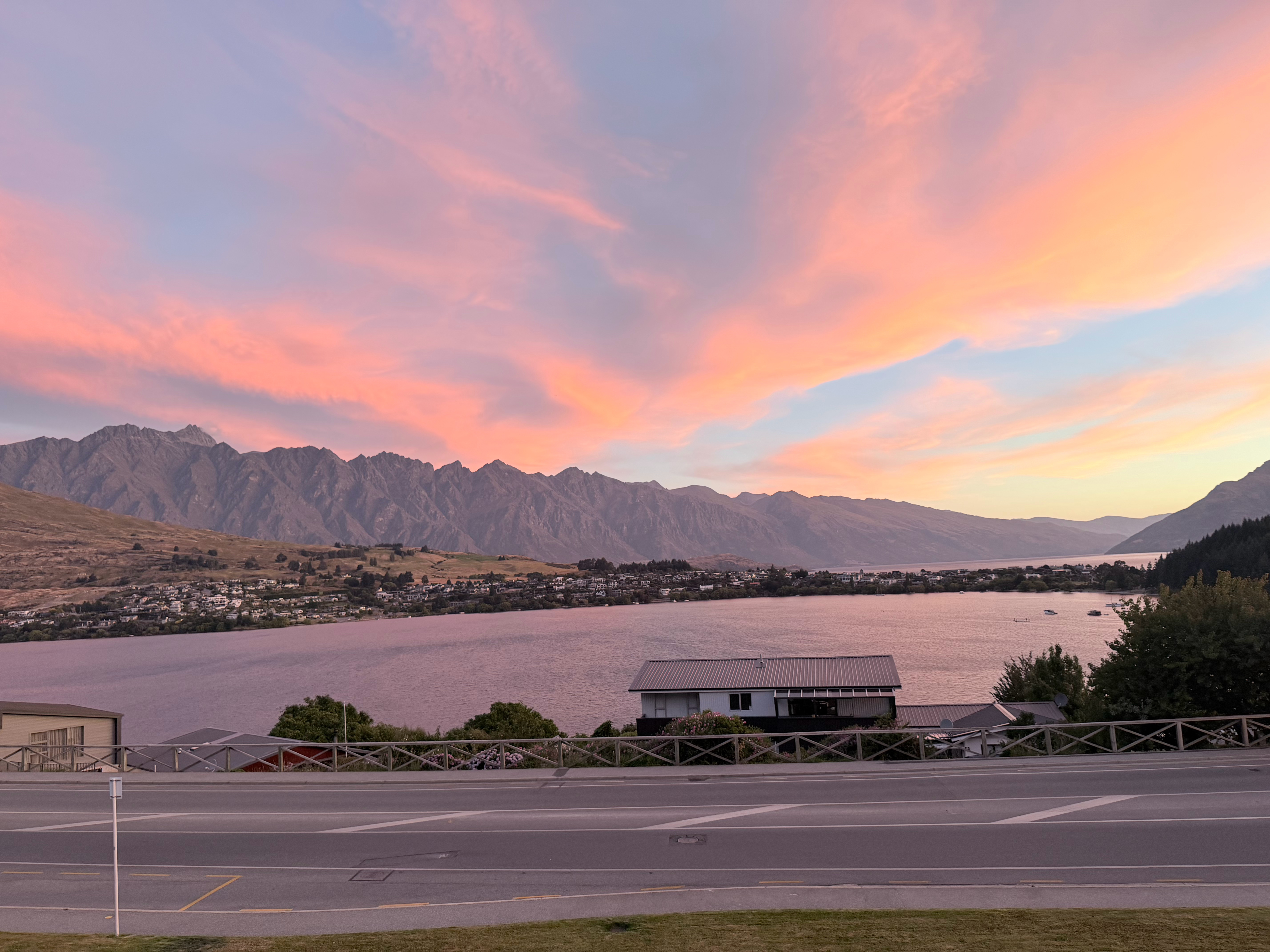 晚上九点半 巨亮 