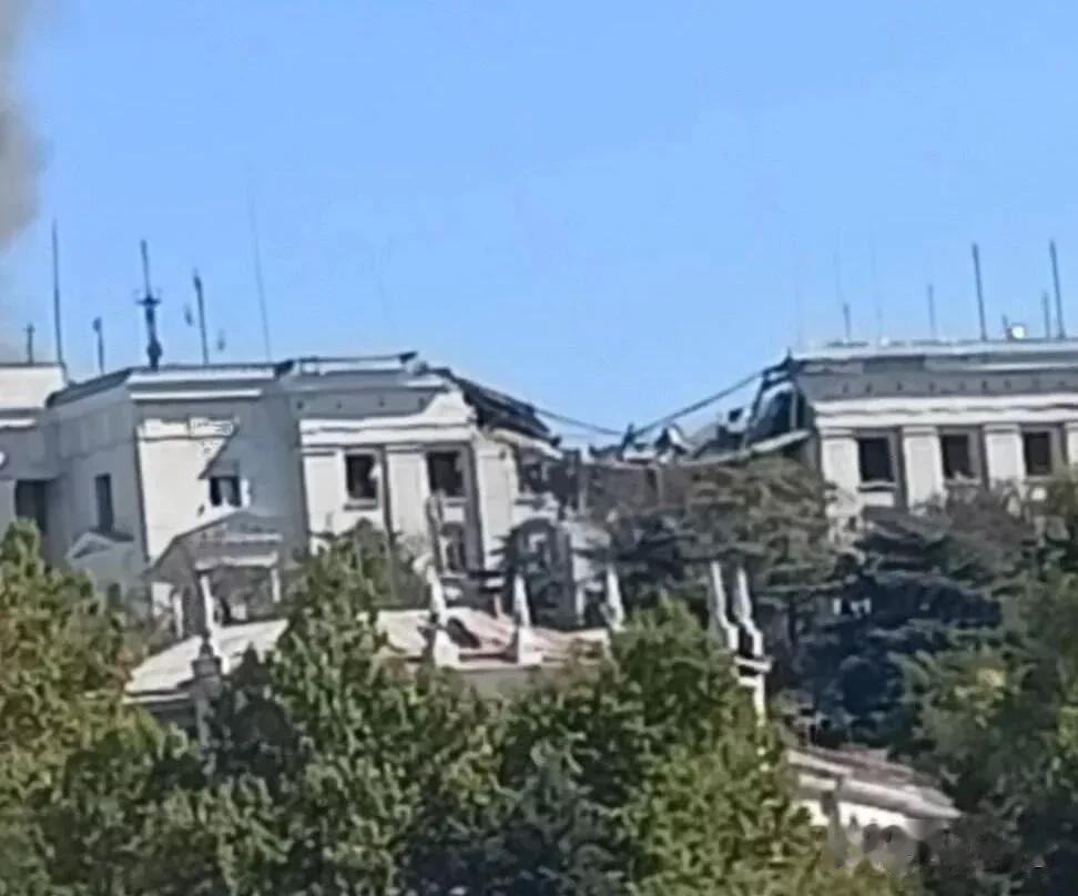 直捣黄龙！俄罗斯黑海舰队总部被炸。

9月22日，一段俄罗斯在克里米亚半岛塞瓦斯