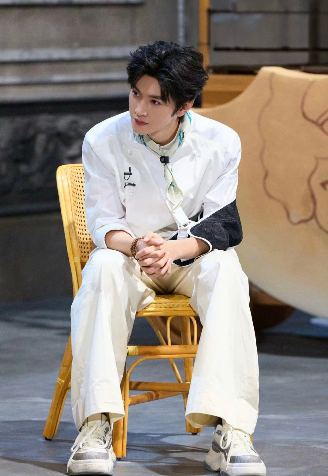 陈哲远一定是有人觊觎我的美貌大侦探 陈哲远最新发言：何老师找我拍视频是为了博取我