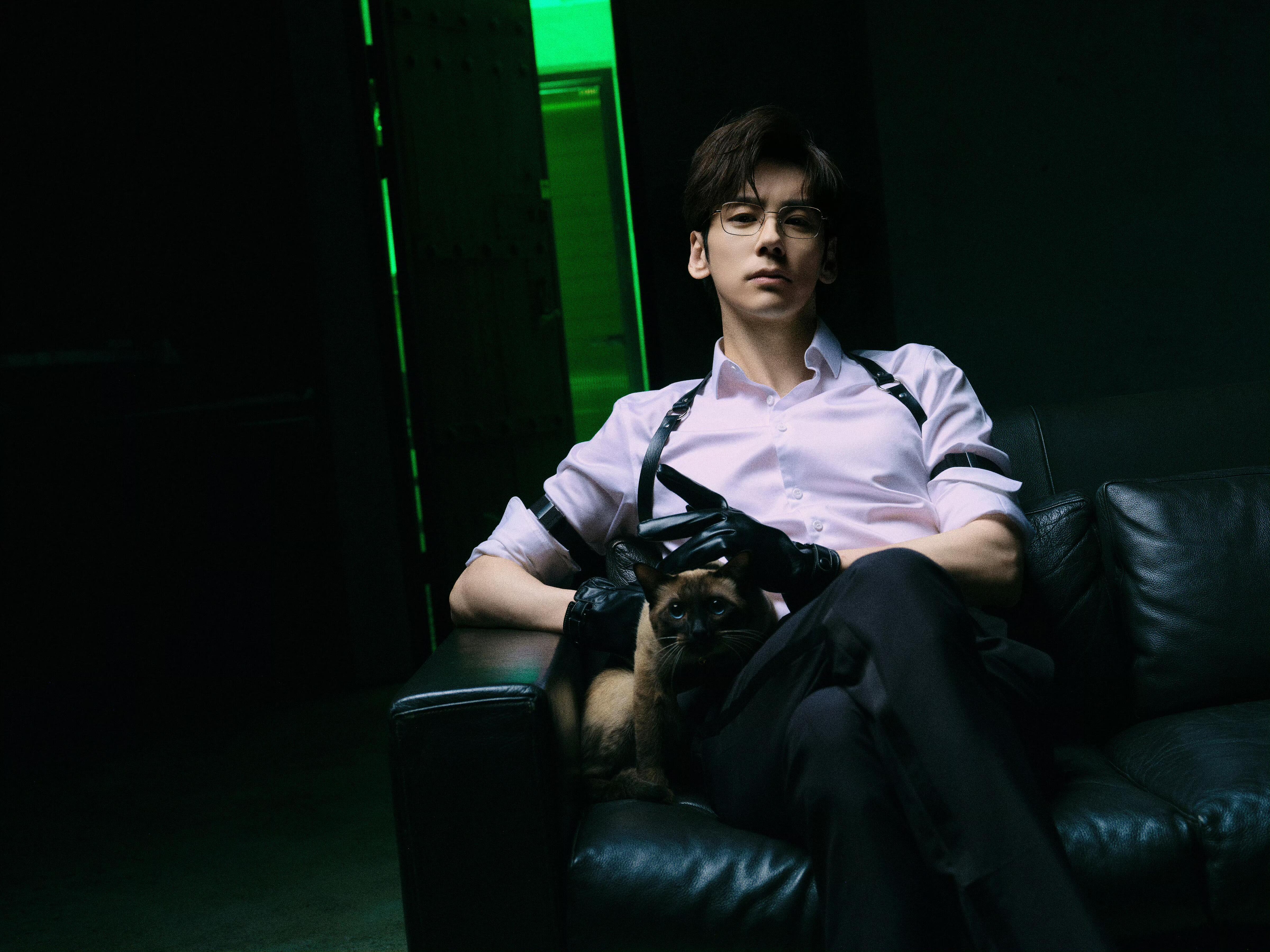 魏哲鸣新剧双向暗恋魏哲鸣一演暗恋就封神魏哲鸣这个男人有点帅他长相特别适合带入古早