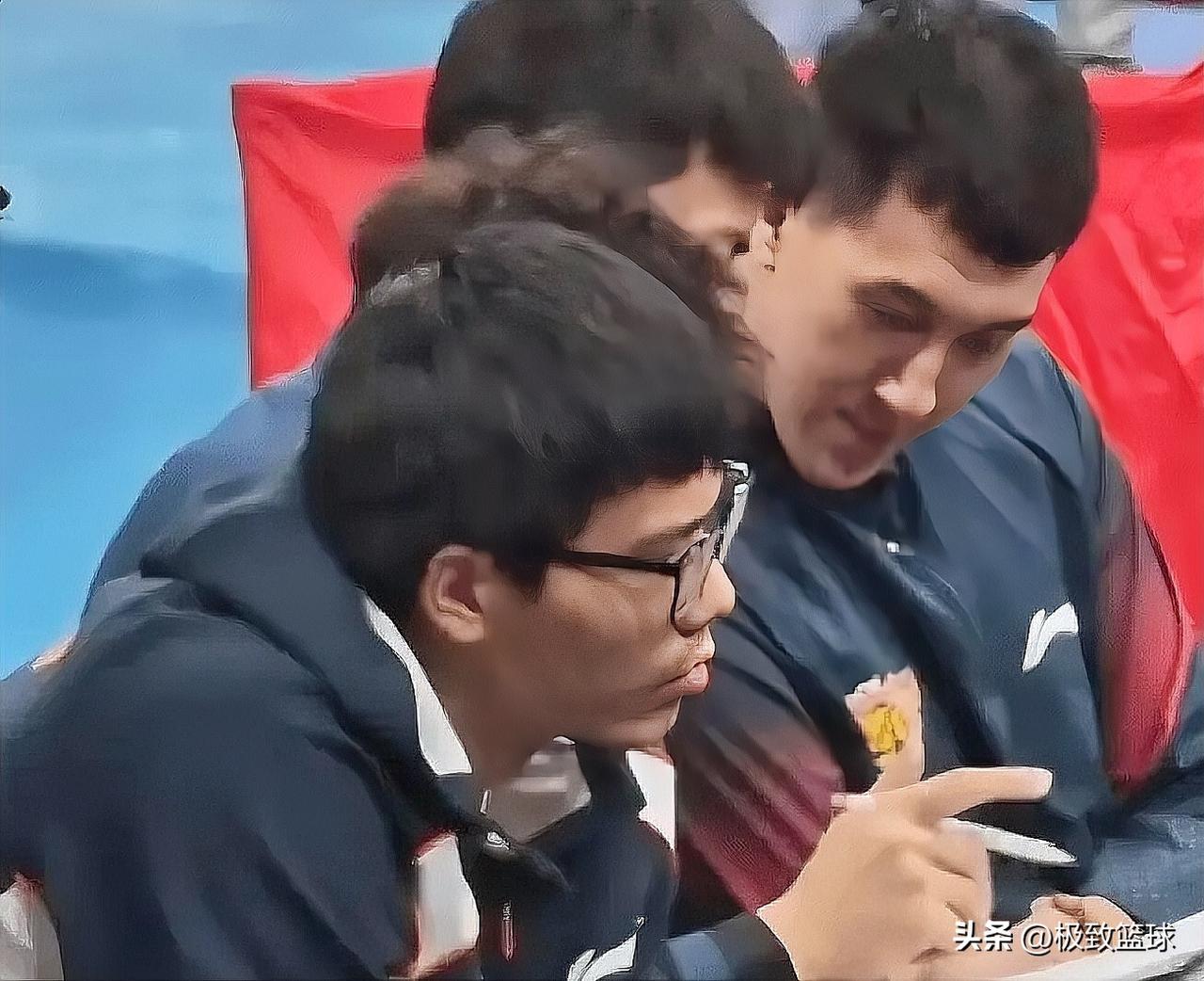 广东新援焦泊乔眼里没光了，建康状态堪忧！

今晚CBA备受关注的京粤大战开打，赛