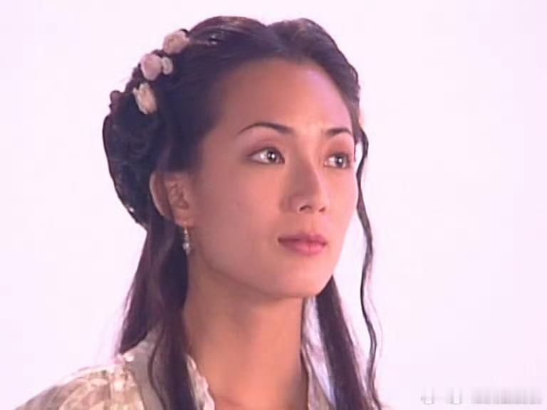 在《东游记》里饰演过何仙姑的新加坡演员郑秀珍，以前我还能说出几个新加坡演员现在咋
