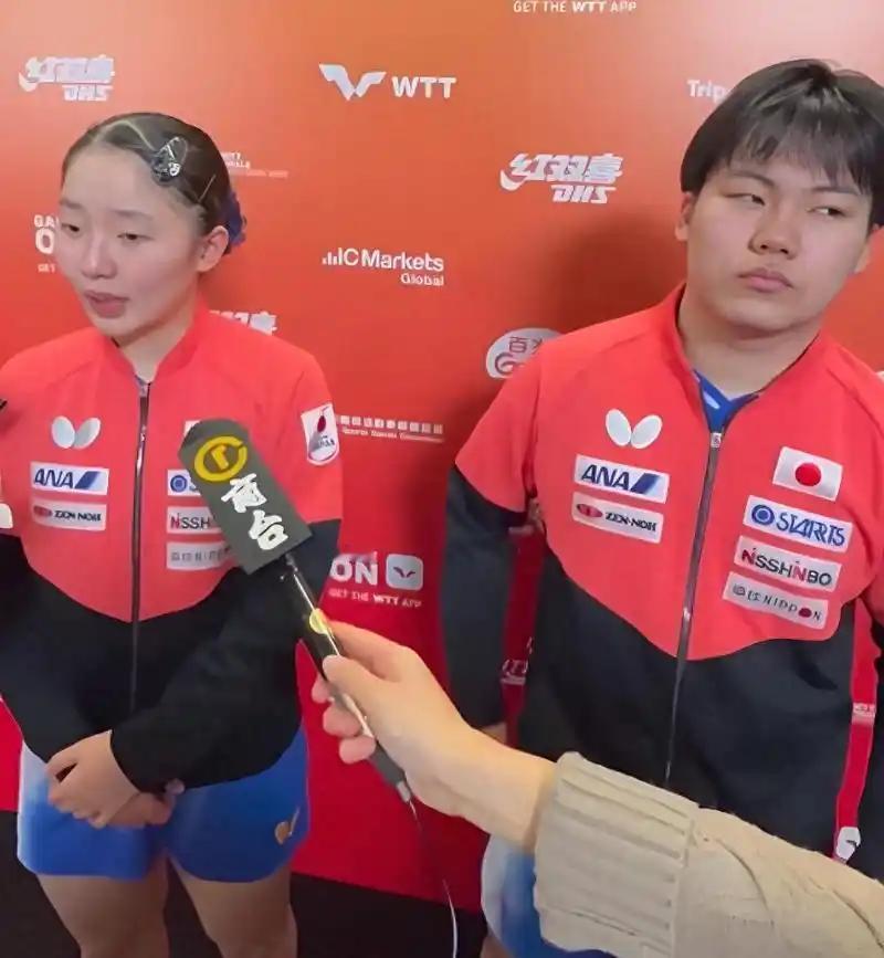 笑不活了， 张本美和和松岛辉空的混双，
 一个解说“他俩不太沟通”，另一个解说“
