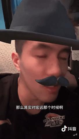 辽篮夺冠后，郭艾伦直播间首次谈季后赛广东球迷与新疆球迷！
郭艾伦：希望辽粤两队球