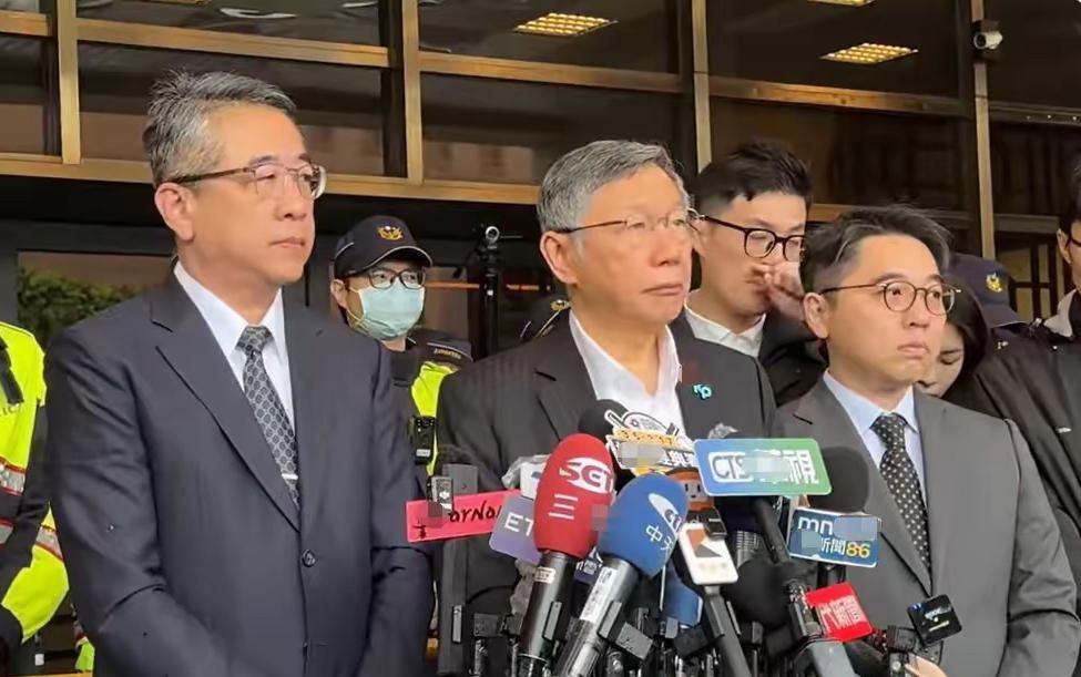 黄国昌被侦讯  柯文哲批民进党操弄司法：我一定焦土政策

​针对民众党主席黄国昌