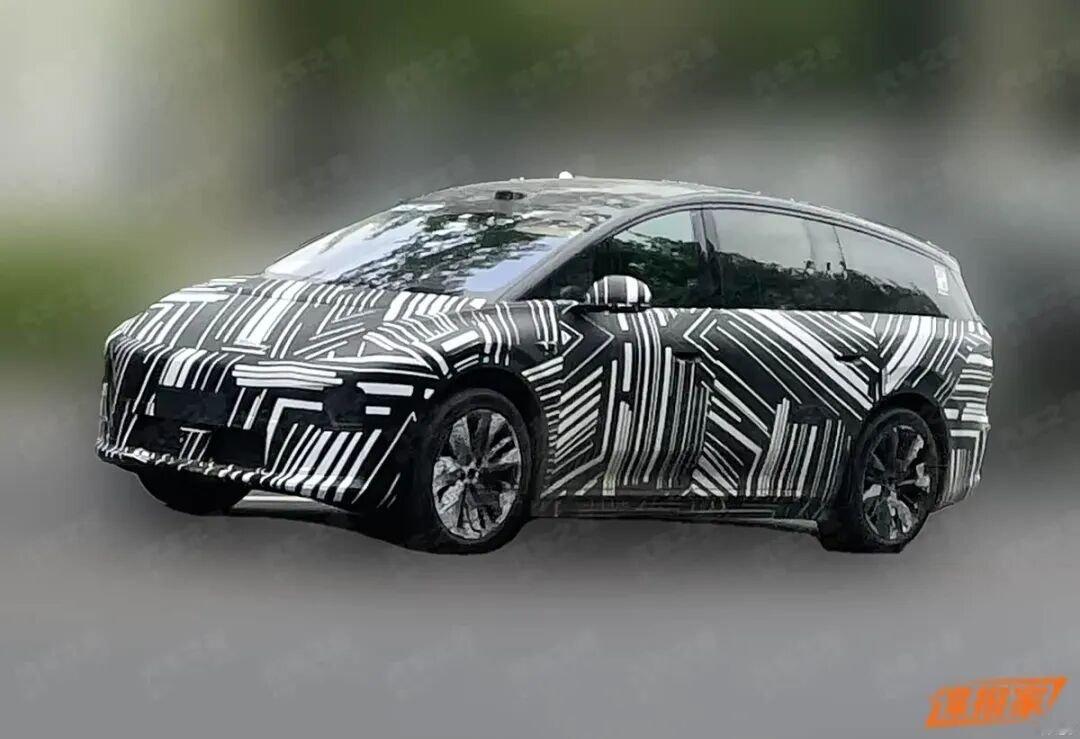 车市热门 新款理想i8的最新路试谍照。作为理想汽车旗下中大型纯电SUV的改款车型