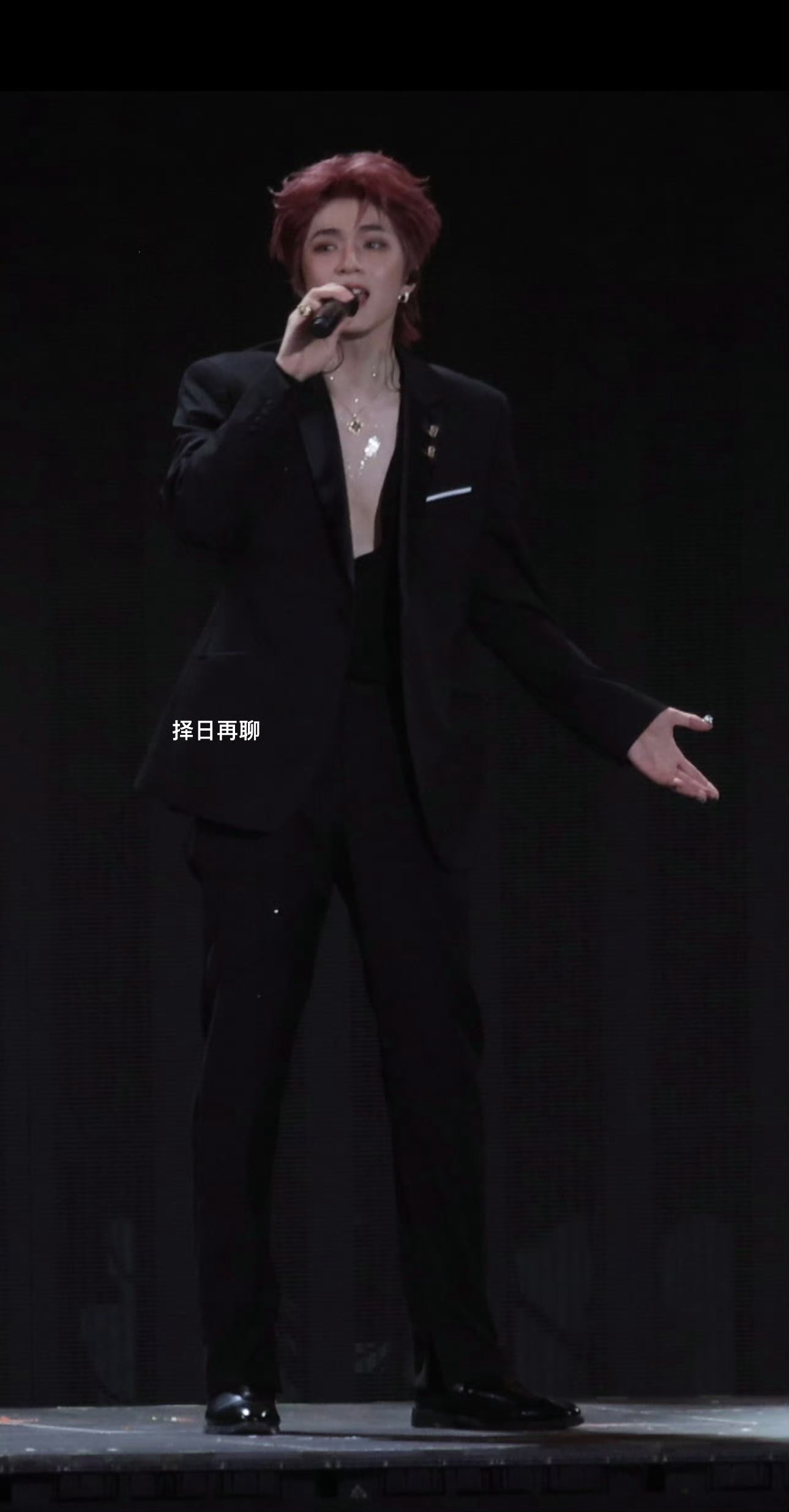 刘耀文好深的V刘耀文深V开到肚脐刘耀文今晚真不拿我们当外人啊 