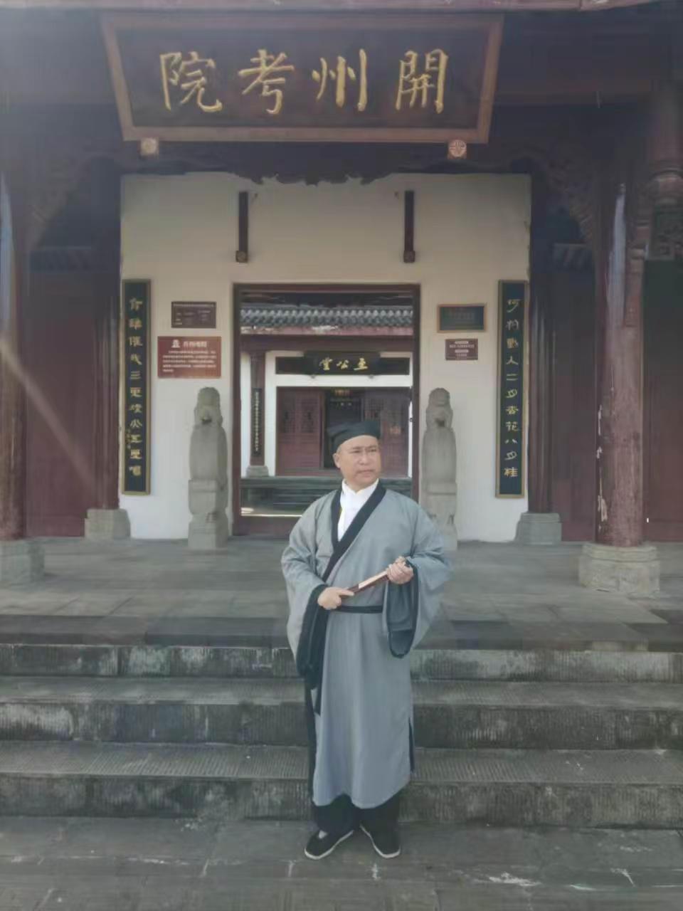 孤独的文艺老年