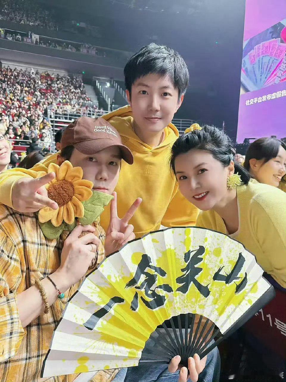 刘宇宁演唱会内娱大佬团建 平台大佬、影视巨头、综艺主创…刘宇宁的演唱会观众席，星