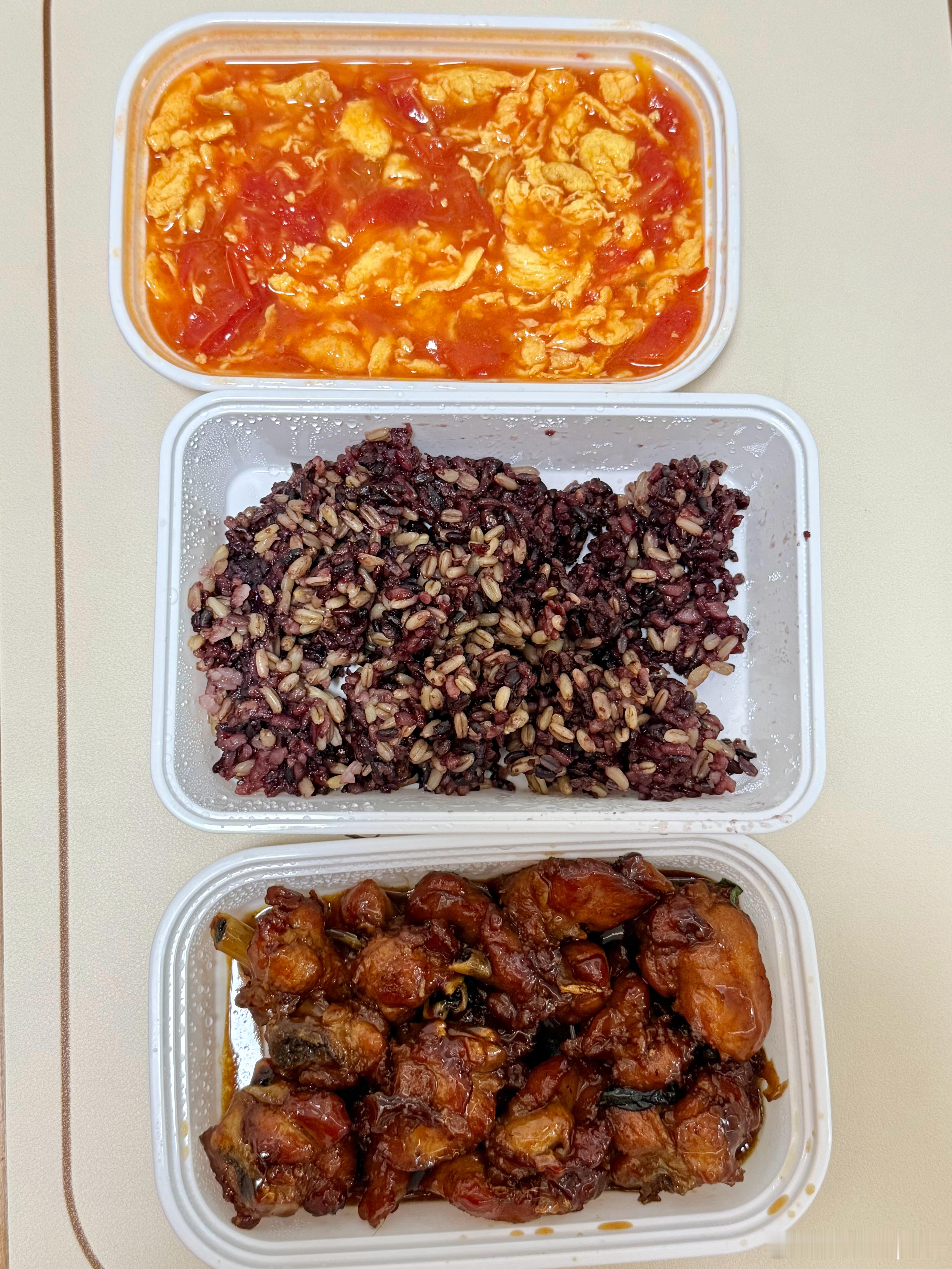 做完运动更饿了好像很久很久没点大米先生了，这个糖醋口味的“三杯鸡”还蛮适合追剧时
