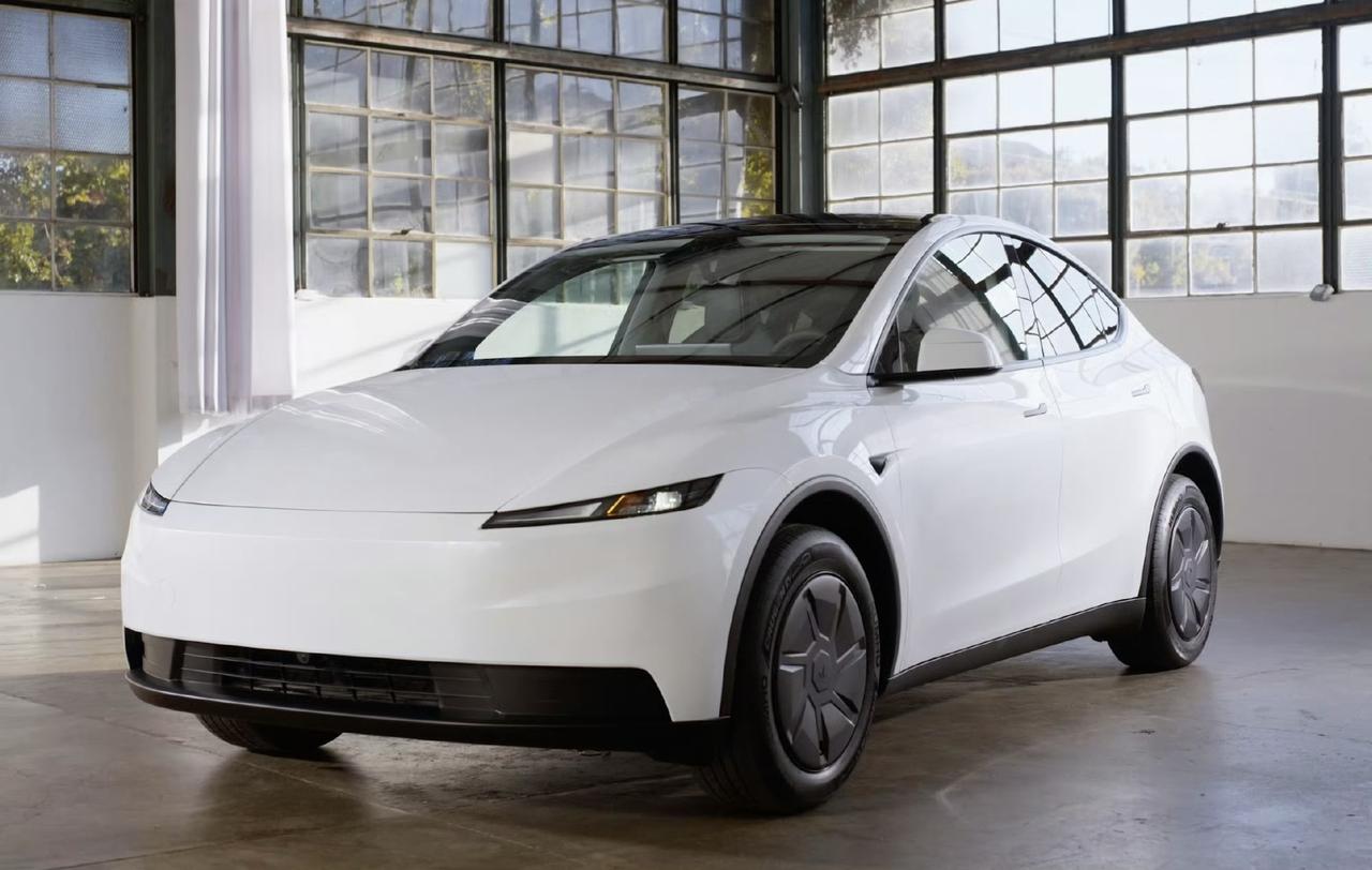 特斯拉廉价版Model Y，这个前脸是认真的吗？

走的是简洁风格吗，车头除了2