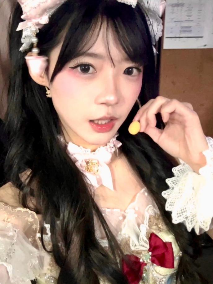 SNH48四小花之曾昕妍，Team X成员。6月28日她刚在星梦剧院X队公演中带