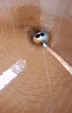 1：看了半天，也没有看懂这是在干什么。
2：虽然包的不怎么样，但好歹人家也敢上手