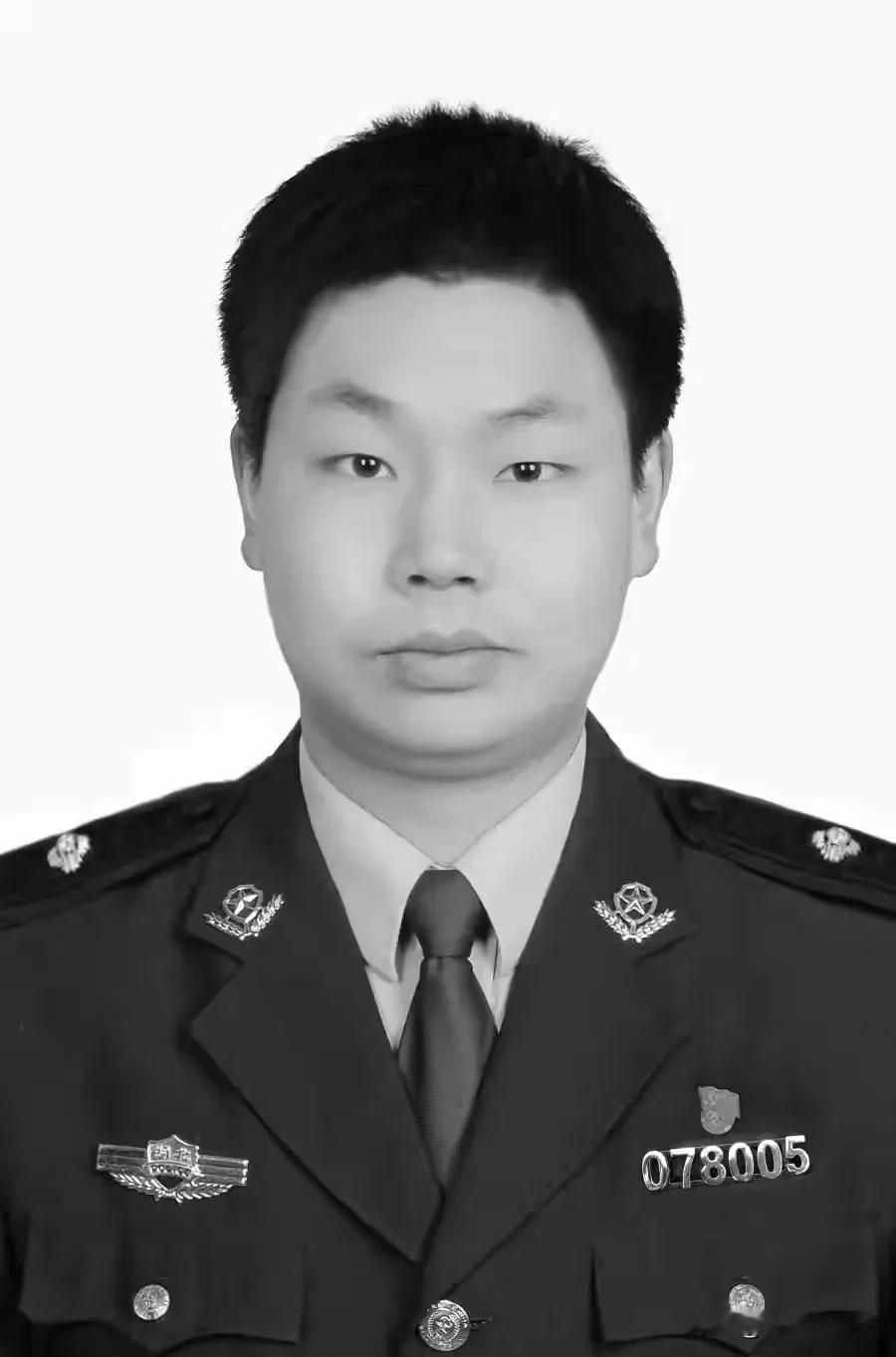 太痛心了！10月27日，英山县公安局金家铺派出所所长袁创在备勤室突发疾病，经抢救